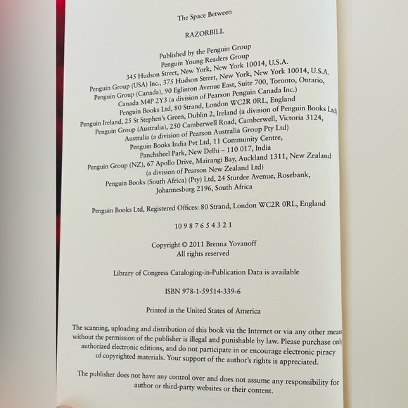 The Space Between - Brenna Yovanoff HC 1st Ed. - Picture 6 of 6